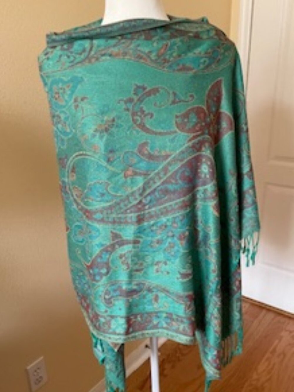 Pashmina Scarves - Beautiful - Vibrant - multi-colored Paisley patterns